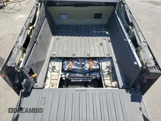 2024 Tesla Cybertruck Cyberbeast z VIN 7G2CEHEEXRA017141, wystawiony jako Copart lot #49110745 z przebiegiem 2790 mil mil oraz Szkody całkowita. Historia ofert i sprzedaży dostępna na DreamBid. Obrazek 13.