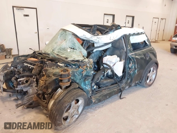 2004 MINI Hardtop with VIN WMWRC33494TC55068, listed as a IAAI auction lot 42057372 with Not provided miles and . Bid and sale history available at DreamBid. Image 17.
