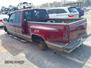 1994 GMC Sierra 1500 z VIN 2GTEK19K4R1561409, wystawiony jako IAAI lot #41903157 z przebiegiem 416 719 mil mil oraz . Historia ofert i sprzedaży dostępna na DreamBid. Obrazek 3.