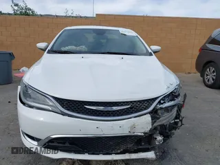 2015 Chrysler 200 C z VIN 1C3CCCEG8FN674005, wystawiony jako IAAI lot #41675854 z przebiegiem 110 066 mil mil oraz . Historia ofert i sprzedaży dostępna na DreamBid. Obrazek 12.