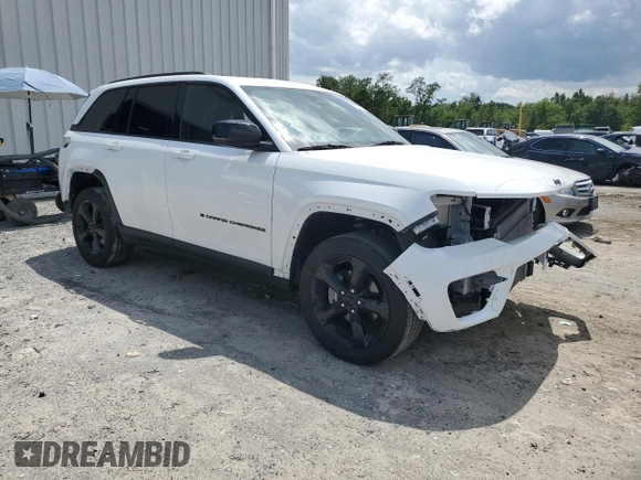 2023 Jeep Grand Cherokee Laredo z VIN 1C4RJGAGXPC552901, wystawiony jako Copart lot #60107115 z przebiegiem 44 231 mil mil oraz Szkoda całkowita • Salvage title. Historia ofert i sprzedaży dostępna na DreamBid. Obrazek 4.