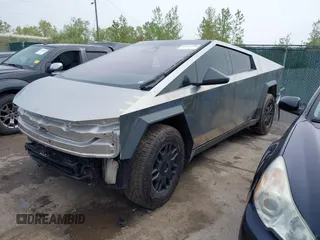 2024 Tesla Cybertruck Cyberbeast z VIN 7G2CEHEE3RA041930, wystawiony jako IAAI lot #42155289 z przebiegiem 4 082 mil mil oraz . Historia ofert i sprzedaży dostępna na DreamBid. Obrazek 2.