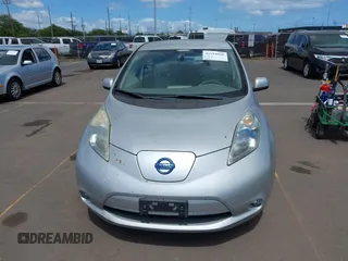 2011 Nissan LEAF SL-e with VIN JN1AZ0CP5BT007033, listed as a IAAI auction lot 42194068 with 40,620 mi miles and . Bid and sale history available at DreamBid. Image 6.