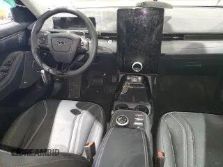 2022 Ford Mustang Mach-E Premium с VIN 3FMTK3SU6NMA63757, выставлен на аукционе Copart как лот 43117615 с пробегом Не указан миль и Списание • Salvage title. История ставок и продаж доступна на DreamBid. Изображение 8.