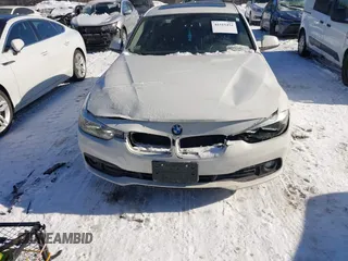 2016 BMW 3 Series 320i xDrive z VIN WBA8E5G59GNT93445, wystawiony jako IAAI lot #41515452 z przebiegiem 96 437 mil mil oraz . Historia ofert i sprzedaży dostępna na DreamBid. Obrazek 6.