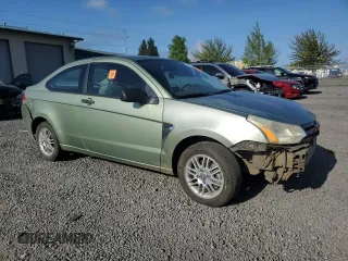 2008 Ford Focus SE z VIN 1FAHP33N08W189576, wystawiony jako Copart lot #54924705 z przebiegiem Nie podano mil oraz Szkoda całkowita • Salvage title. Historia ofert i sprzedaży dostępna na DreamBid. Obrazek 4.