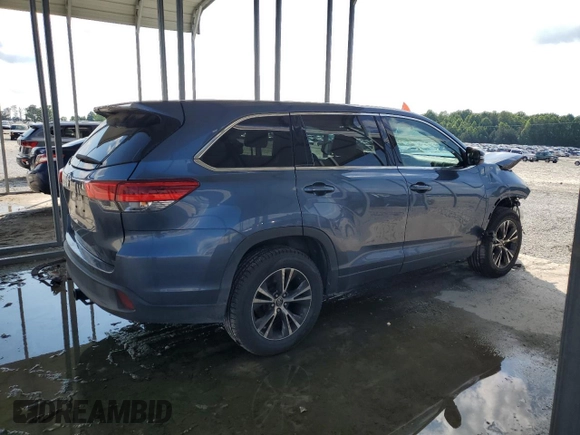 2018 Toyota Highlander LE z VIN 5TDZZRFH8JS235257, wystawiony jako Copart lot #56845205 z przebiegiem 136 194 mil mil oraz Szkoda całkowita • Salvage title. Historia ofert i sprzedaży dostępna na DreamBid. Obrazek 3.