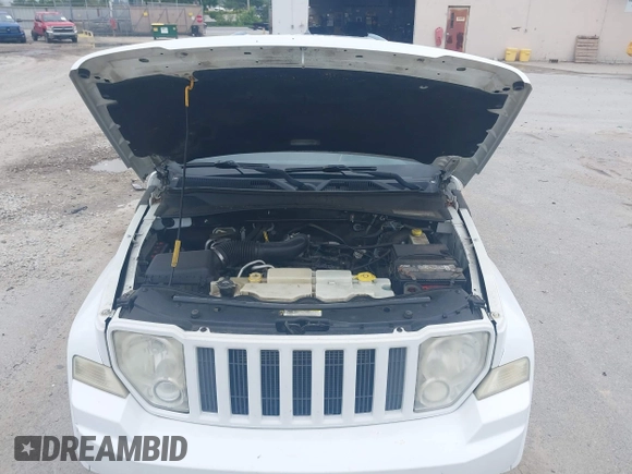 2011 Jeep Liberty Sport Jet z VIN 1J4PN2GK3BW579854, wystawiony jako IAAI lot #42391823 z przebiegiem 180 558 mil mil oraz . Historia ofert i sprzedaży dostępna na DreamBid. Obrazek 10.