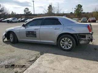2015 Chrysler 300 Limited z VIN 2C3CCAAG6FH769231, wystawiony jako Copart lot #49847885 z przebiegiem 143 493 mil mil oraz Szkoda całkowita • Salvage title. Historia ofert i sprzedaży dostępna na DreamBid. Obrazek 2.