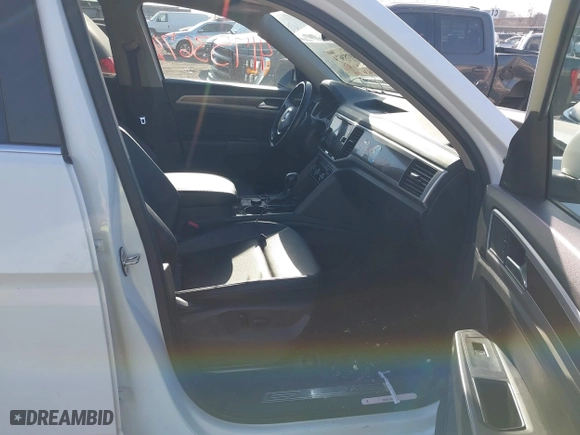 2018 Volkswagen Atlas 3.6L V6 SEL with VIN 1V2MR2CA8JC502440, listed as a IAAI auction lot 41753674 with 142,184 mi miles. Bid and sale history available at carsss.com. Image 5.