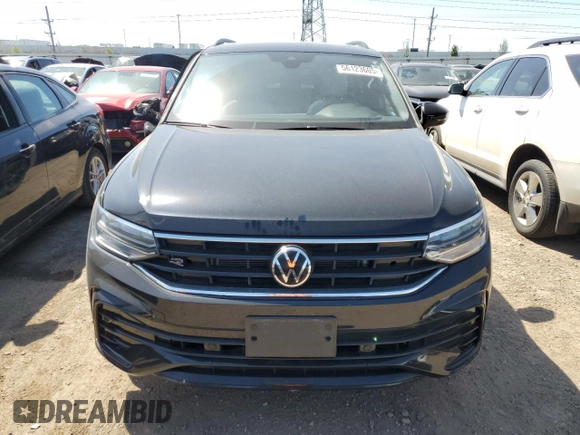 2022 Volkswagen Tiguan SE R-Line Black z VIN 3VV8B7AX2NM107364, wystawiony jako Copart lot #56123605 z przebiegiem 16 242 mil mil oraz Szkoda całkowita • Salvage title. Historia ofert i sprzedaży dostępna na DreamBid. Obrazek 5.