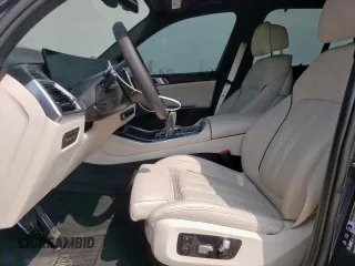 2025 BMW X5 xDrive40i z VIN 5UX23EU02S9Z67262, wystawiony jako Copart lot #56757915 z przebiegiem 2 538 mil mil oraz Szkoda całkowita • Salvage title. Historia ofert i sprzedaży dostępna na DreamBid. Obrazek 7.