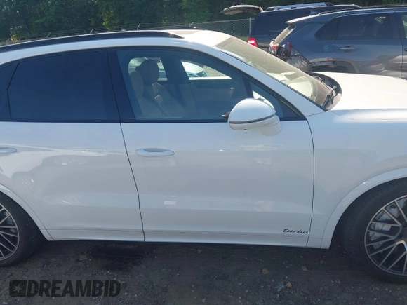 2019 Porsche Cayenne Turbo z VIN WP1AF2AY1KDA80728, wystawiony jako IAAI lot #42262855 z przebiegiem 89 898 mil mil oraz . Historia ofert i sprzedaży dostępna na DreamBid. Obrazek 12.