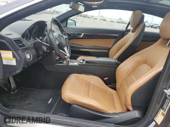 2013 Mercedes-Benz E 350 z VIN WDDKJ5KB5DF196091, wystawiony jako Copart lot #54760045 z przebiegiem 93 941 mil mil oraz Szkoda całkowita • Salvage title. Historia ofert i sprzedaży dostępna na DreamBid. Obrazek 7.