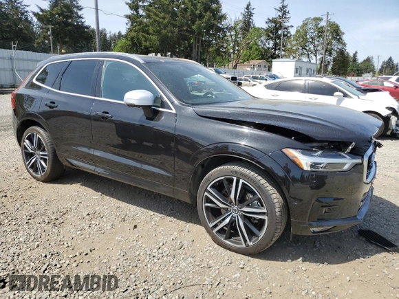 2018 Volvo XC60 R-Design z VIN YV4A22RM8J1000966, wystawiony jako Copart lot #56019245 z przebiegiem 69 195 mil mil oraz Szkoda całkowita • Salvage title. Historia ofert i sprzedaży dostępna na DreamBid. Obrazek 4.