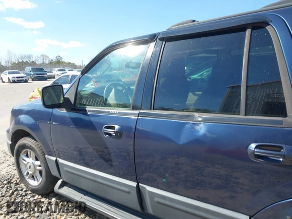 2003 Ford Expedition Special Service with VIN 1FMFU16L63LB91654, listed as a IAAI auction lot 41873090 with 296,213 mi miles. Bid and sale history available at carsss.com. Image 12.
