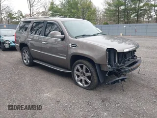 2012 Cadillac Escalade Luxury z VIN 1GYS4BEF7CR210885, wystawiony jako IAAI lot #42011185 z przebiegiem 192 584 mil mil oraz . Historia ofert i sprzedaży dostępna na DreamBid. Obrazek 1.
