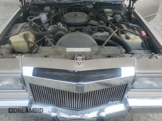 1990 Cadillac Brougham z VIN 1G6DW54Y1LR710024, wystawiony jako Copart lot #88406975 z przebiegiem 183 170 mil mil oraz Tytuł czysty. Historia ofert i sprzedaży dostępna na DreamBid. Obrazek 11.
