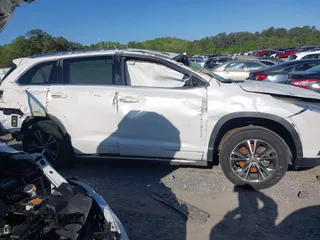 2016 Toyota Highlander XLE z VIN 5TDKKRFH9GS172801, wystawiony jako IAAI lot #41977342 z przebiegiem 224 275 mil mil oraz . Historia ofert i sprzedaży dostępna na DreamBid. Obrazek 12.