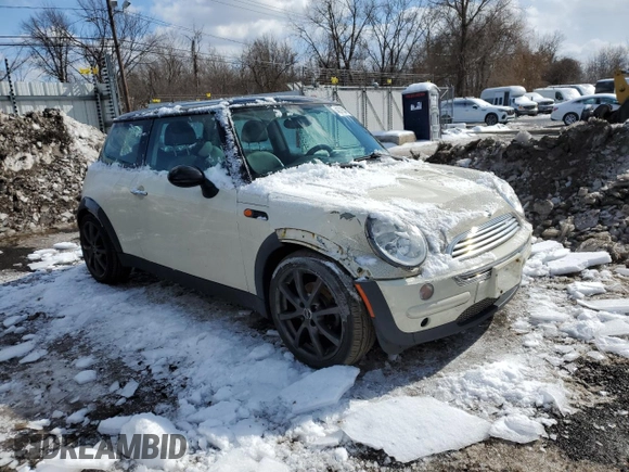 2002 MINI Hardtop with VIN WMWRC334X2TC38342, listed as a Copart auction lot 45706475 with 107,735 mi miles and Salvage Title. Bid and sale history available at DreamBid. Image 4.