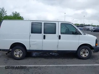 2011 Chevrolet Express Cargo z VIN 1GCWGFCA1B1176811, wystawiony jako IAAI lot #42200136 z przebiegiem 182 229 mil mil oraz . Historia ofert i sprzedaży dostępna na DreamBid. Obrazek 13.