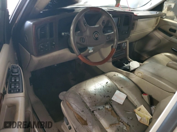 2004 Cadillac Escalade z VIN 1GYEK63N94R252528, wystawiony jako Copart lot #54253175 z przebiegiem Nie podano mil oraz Szkoda całkowita • Salvage title. Historia ofert i sprzedaży dostępna na DreamBid. Obrazek 8.