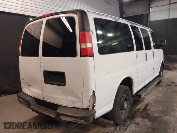2012 Chevrolet Express Passenger LS z VIN 1GAWGPFGXC1114016, wystawiony jako IAAI lot #41514481 z przebiegiem 294 040 mil mil oraz . Historia ofert i sprzedaży dostępna na DreamBid. Obrazek 4.