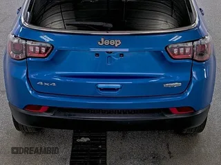 2021 Jeep Compass Latitude z VIN 3C4NJDBB0MT594087, wystawiony jako IAAI lot #42791550 z przebiegiem 78 385 mil mil oraz . Historia ofert i sprzedaży dostępna na DreamBid. Obrazek 20.