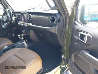 2022 Jeep Wrangler Unlimited Sahara z VIN 1C4HJXEN3NW242458, wystawiony jako IAAI lot #42352073 z przebiegiem 26 154 mil mil oraz . Historia ofert i sprzedaży dostępna na DreamBid. Obrazek 5.