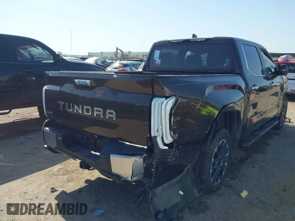 2024 Toyota Tundra Limited z VIN 5TFJA5DB9RX156634, wystawiony jako IAAI lot #41999055 z przebiegiem 29 692 mil mil oraz . Historia ofert i sprzedaży dostępna na DreamBid. Obrazek 4.