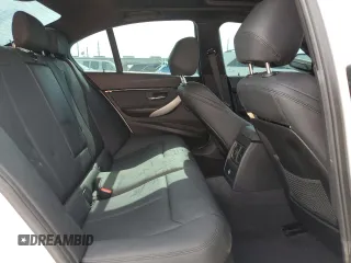 2018 BMW 3 Series 340i z VIN WBA8B3G53JNV00977, wystawiony jako Copart lot #53923065 z przebiegiem Nie podano mil oraz Tytuł czysty. Historia ofert i sprzedaży dostępna na DreamBid. Obrazek 10.