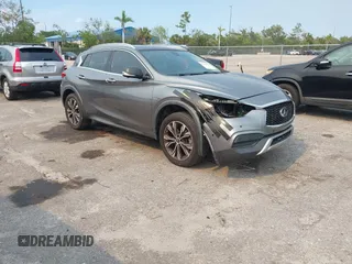 2019 Infiniti QX30 Luxe z VIN SJKCH5CR2KA009144, wystawiony jako IAAI lot #42330316 z przebiegiem 67 830 mil mil oraz . Historia ofert i sprzedaży dostępna na DreamBid. Obrazek 1.