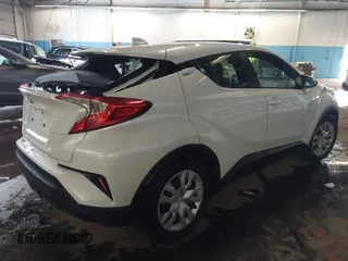2019 Toyota C-HR XLE z VIN NMTKHMBX8KR087809, wystawiony jako IAAI lot #41540788 z przebiegiem 55 691 mil mil oraz . Historia ofert i sprzedaży dostępna na DreamBid. Obrazek 4.