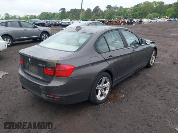 2013 BMW 3 Series 328i z VIN WBA3A5G53DNP24506, wystawiony jako IAAI lot #42289668 z przebiegiem 81 388 mil mil oraz . Historia ofert i sprzedaży dostępna na DreamBid. Obrazek 4.