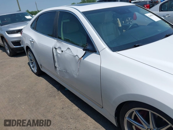 2016 Hyundai Equus Signature with VIN KMHGH4JH7GU102560, listed as a IAAI auction lot 42405555 with 95,702 mi miles and . Bid and sale history available at DreamBid. Image 6.
