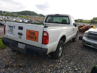 2008 Ford F-250 XL z VIN 1FTNF20508EB07382, wystawiony jako IAAI lot #42521031 z przebiegiem 123 755 mil mil oraz . Historia ofert i sprzedaży dostępna na DreamBid. Obrazek 29.