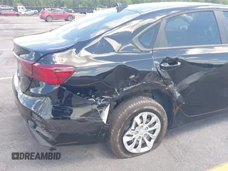 2024 Kia Forte LXS z VIN 3KPF24AD0RE823688, wystawiony jako IAAI lot #42253533 z przebiegiem 16 471 mil mil oraz . Historia ofert i sprzedaży dostępna na DreamBid. Obrazek 6.