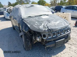 2022 Jeep Compass Latitude with VIN 3C4NJCBB7NT229059, listed as a IAAI auction lot 40291334 with 5,693 mi miles and . Bid and sale history available at carsss.com. Image 6.