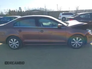 2017 Volkswagen Jetta S z VIN 3VW2B7AJ6HM324093, wystawiony jako IAAI lot #41681726 z przebiegiem 84 248 mil mil oraz . Historia ofert i sprzedaży dostępna na DreamBid. Obrazek 13.