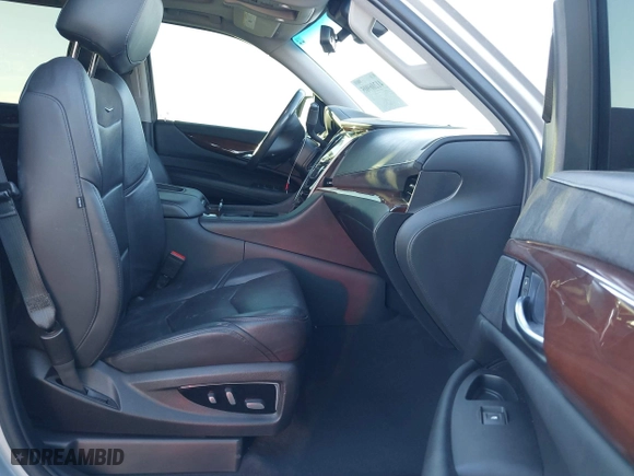 2019 Cadillac Escalade Luxury with VIN 1GYS4BKJ7KR273167, listed as a IAAI auction lot 41206905 with 81,216 mi miles. Bid and sale history available at carsss.com. Image 5.