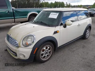 2014 MINI Clubman z VIN WMWZF3C59ET492934, wystawiony jako IAAI lot #42249849 z przebiegiem 153 930 mil mil oraz . Historia ofert i sprzedaży dostępna na DreamBid. Obrazek 2.