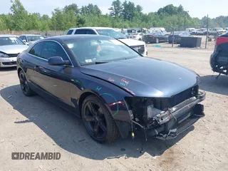 2013 Audi A5 Premium Plus z VIN WAULFAFR2DA035563, wystawiony jako IAAI lot #42385141 z przebiegiem 133 795 mil mil oraz . Historia ofert i sprzedaży dostępna na DreamBid. Obrazek 1.