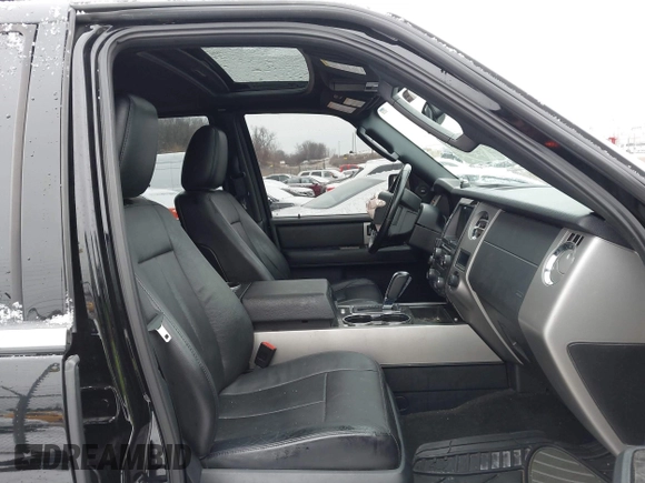 2016 Ford Expedition Limited z VIN 1FMJU2AT3GEF37984, wystawiony jako IAAI lot #41136923 z przebiegiem 142 018 mil mil oraz . Historia ofert i sprzedaży dostępna na DreamBid. Obrazek 5.