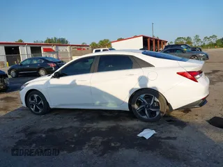 2023 Hyundai Elantra Limited z VIN KMHLN4AJ2PU074306, wystawiony jako IAAI lot #42277954 z przebiegiem 21 487 mil mil oraz . Historia ofert i sprzedaży dostępna na DreamBid. Obrazek 14.