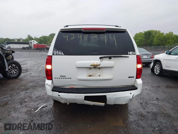 2008 Chevrolet Suburban LTZ z VIN 3GNFK16338G185462, wystawiony jako IAAI lot #42298299 z przebiegiem 301 758 mil mil oraz . Historia ofert i sprzedaży dostępna na DreamBid. Obrazek 6.