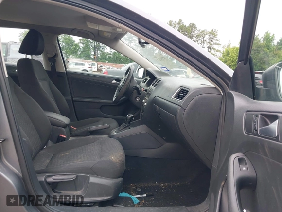 2014 Volkswagen Jetta S z VIN 3VW2K7AJ2EM313510, wystawiony jako IAAI lot #42334212 z przebiegiem 180 245 mil mil oraz . Historia ofert i sprzedaży dostępna na DreamBid. Obrazek 5.
