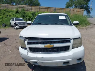 2008 Chevrolet Tahoe LTZ with VIN 1GNFK13088R224802, listed as a IAAI auction lot 42582055 with 299,194 mi miles and . Bid and sale history available at DreamBid. Image 12.