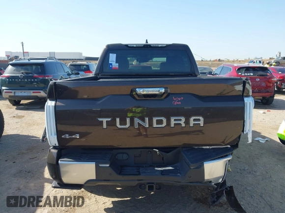 2024 Toyota Tundra Limited z VIN 5TFJA5DB9RX156634, wystawiony jako IAAI lot #41999055 z przebiegiem 29 692 mil mil oraz . Historia ofert i sprzedaży dostępna na DreamBid. Obrazek 16.