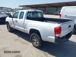2017 Toyota Tacoma SR z VIN 5TFRX5GN7HX077159, wystawiony jako IAAI lot #42006928 z przebiegiem 92 121 mil mil oraz . Historia ofert i sprzedaży dostępna na DreamBid. Obrazek 3.