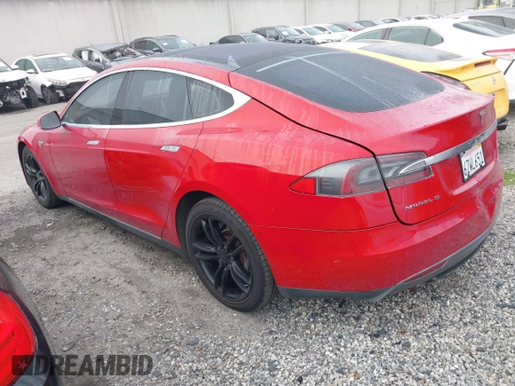 2013 Tesla Model S с VIN 5YJSA1CN1DFP09577, выставлен на аукционе IAAI как лот 41626684 с пробегом 128 289 миль миль и . История ставок и продаж доступна на DreamBid. Изображение 3.